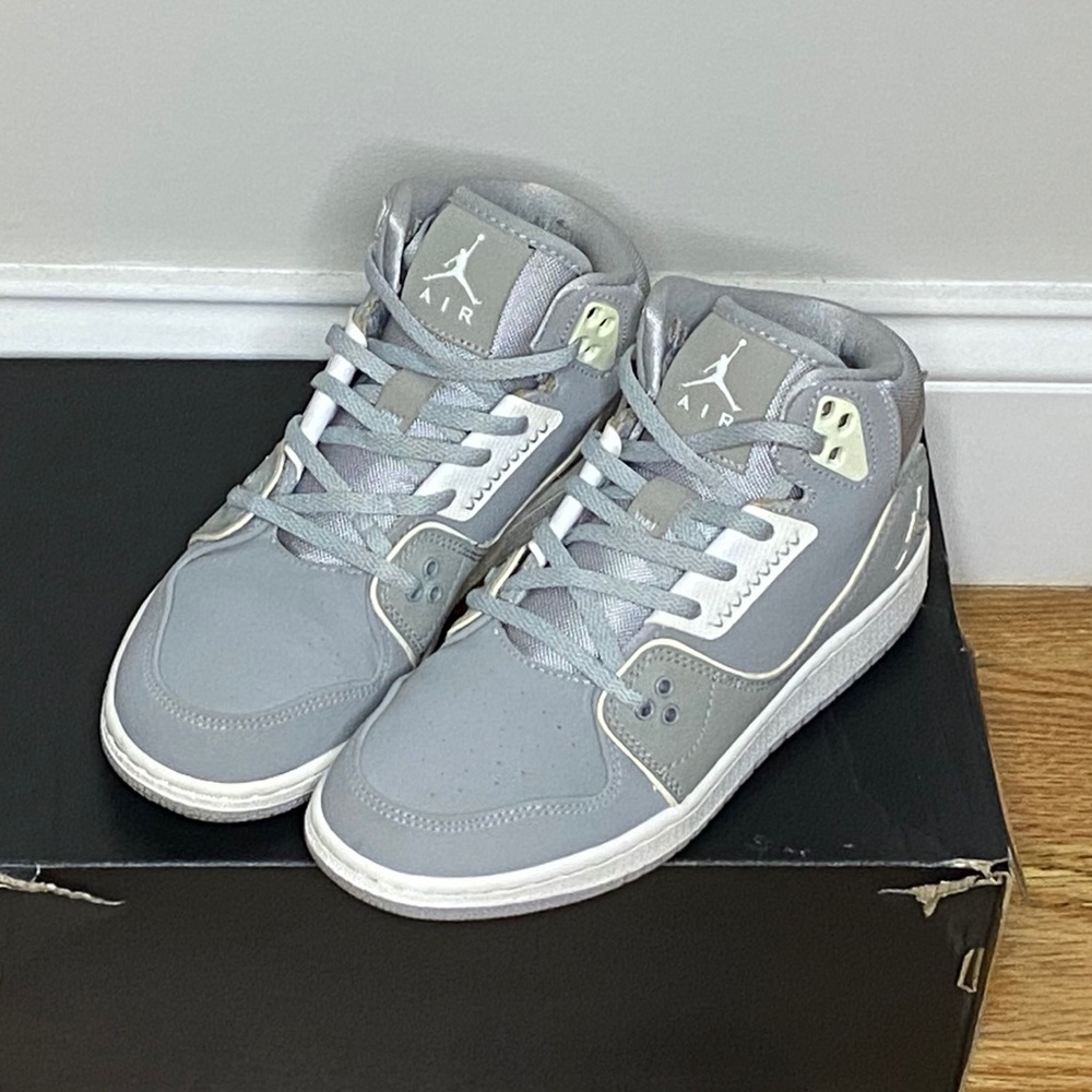Air Jordans 23 High Top Size 4Y